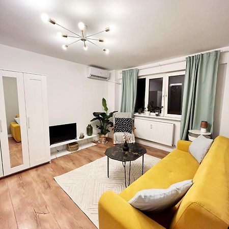 Lola'S Apartament Close To City Center Bukares Bagian luar foto