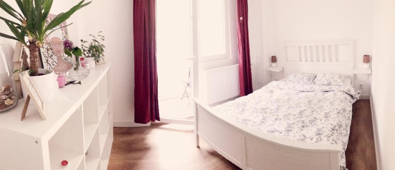Lola'S Apartament Close To City Center Bukares Bagian luar foto