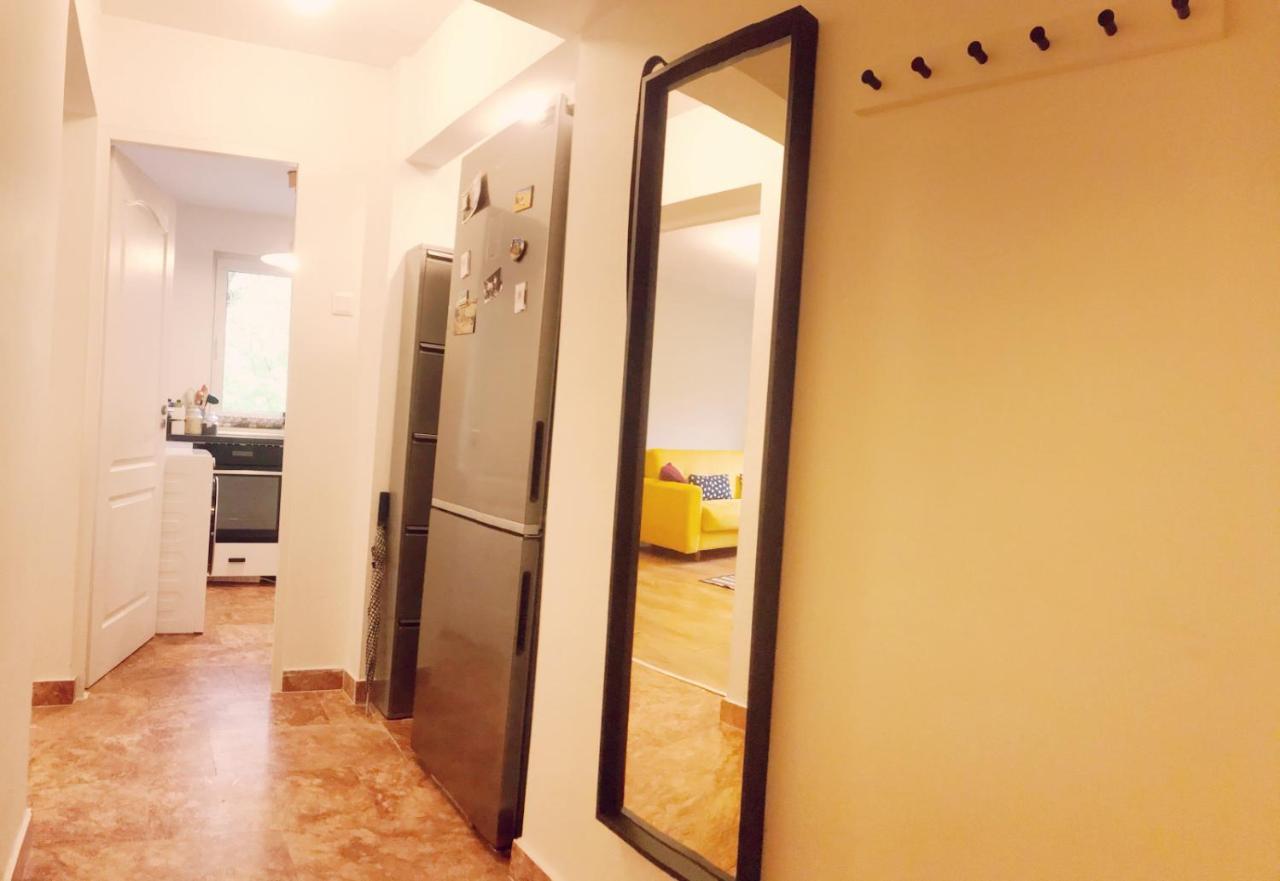 Lola'S Apartament Close To City Center Bukares Bagian luar foto