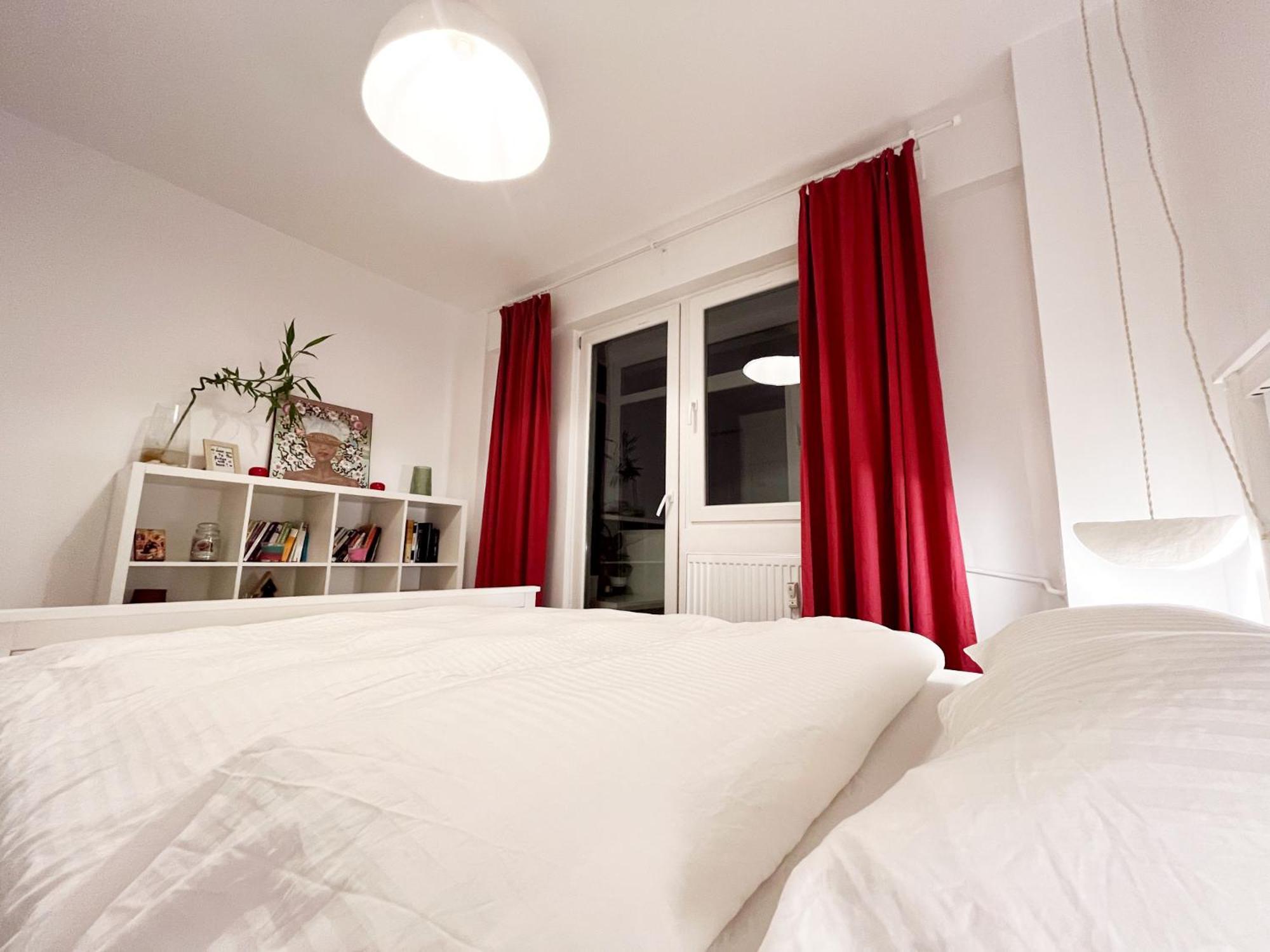 Lola'S Apartament Close To City Center Bukares Bagian luar foto