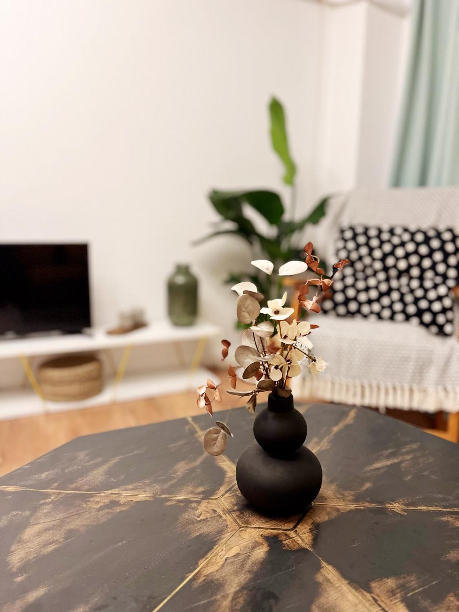 Lola'S Apartament Close To City Center Bukares Bagian luar foto