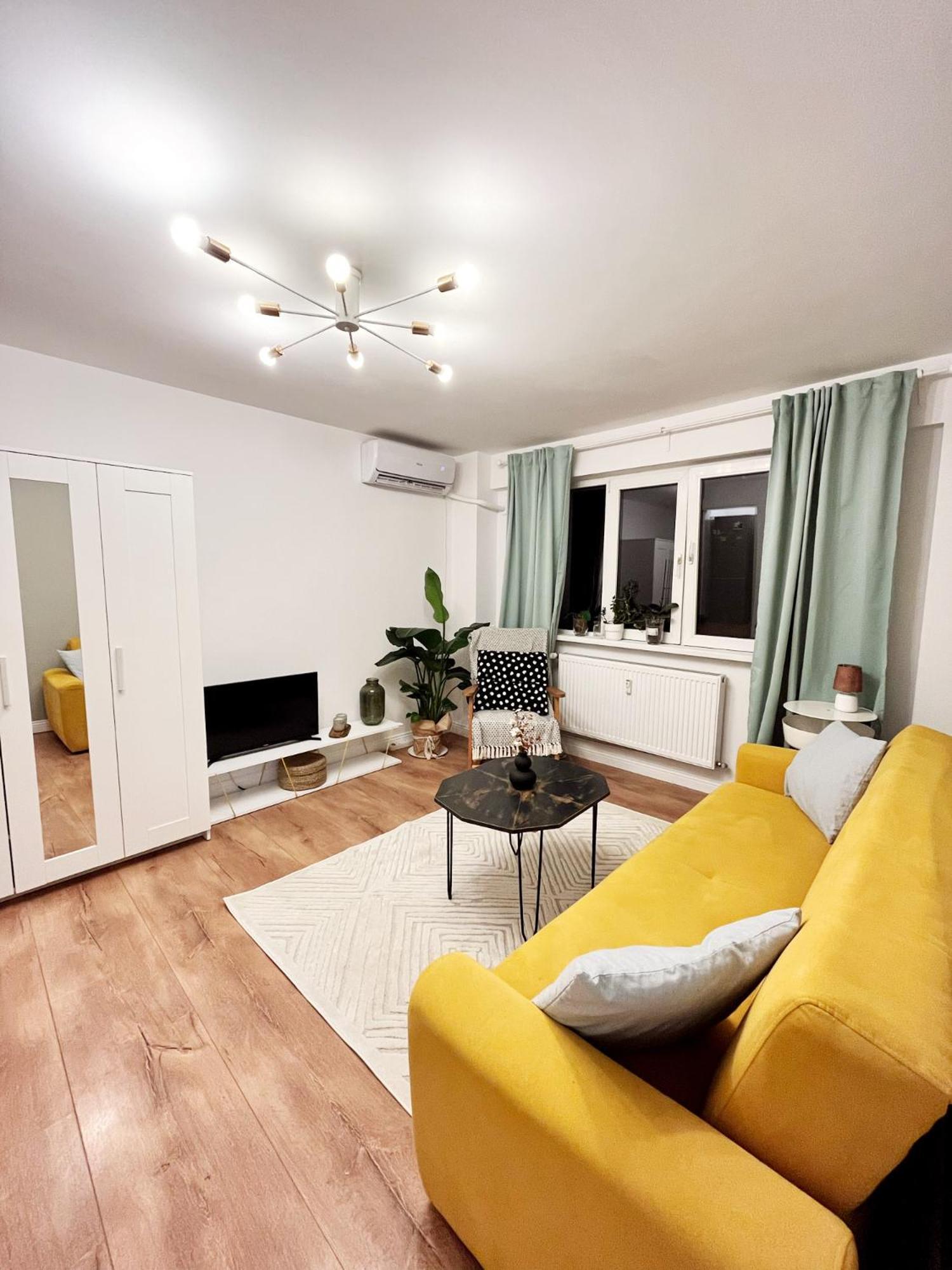 Lola'S Apartament Close To City Center Bukares Bagian luar foto