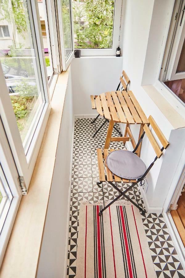 Lola'S Apartament Close To City Center Bukares Bagian luar foto